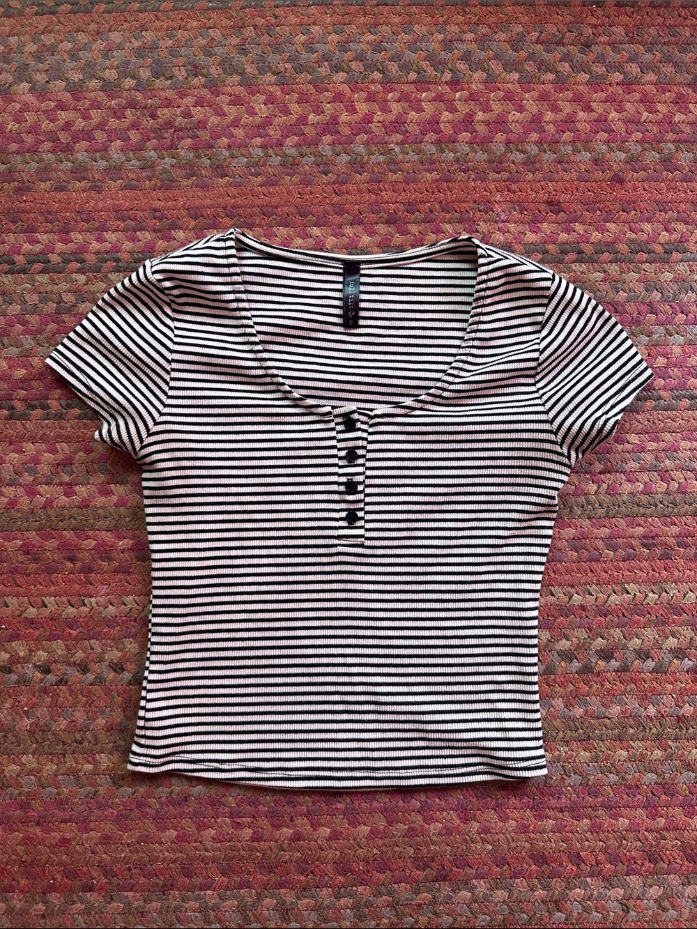 FULL TILT Striped Short-Sleeve Scoop Neck Crop Top - Black and White